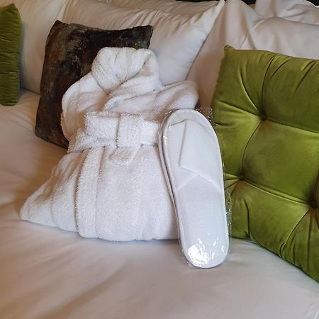 Отель The Coach And Horses Хексем Номер фото