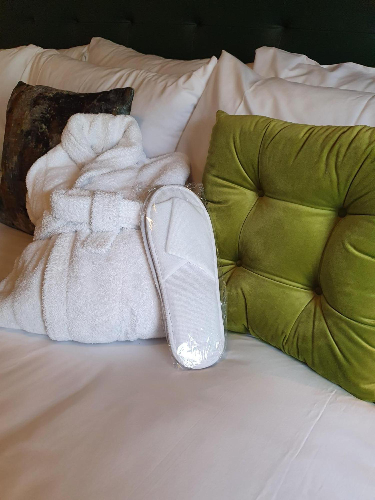 Отель The Coach And Horses Хексем Номер фото