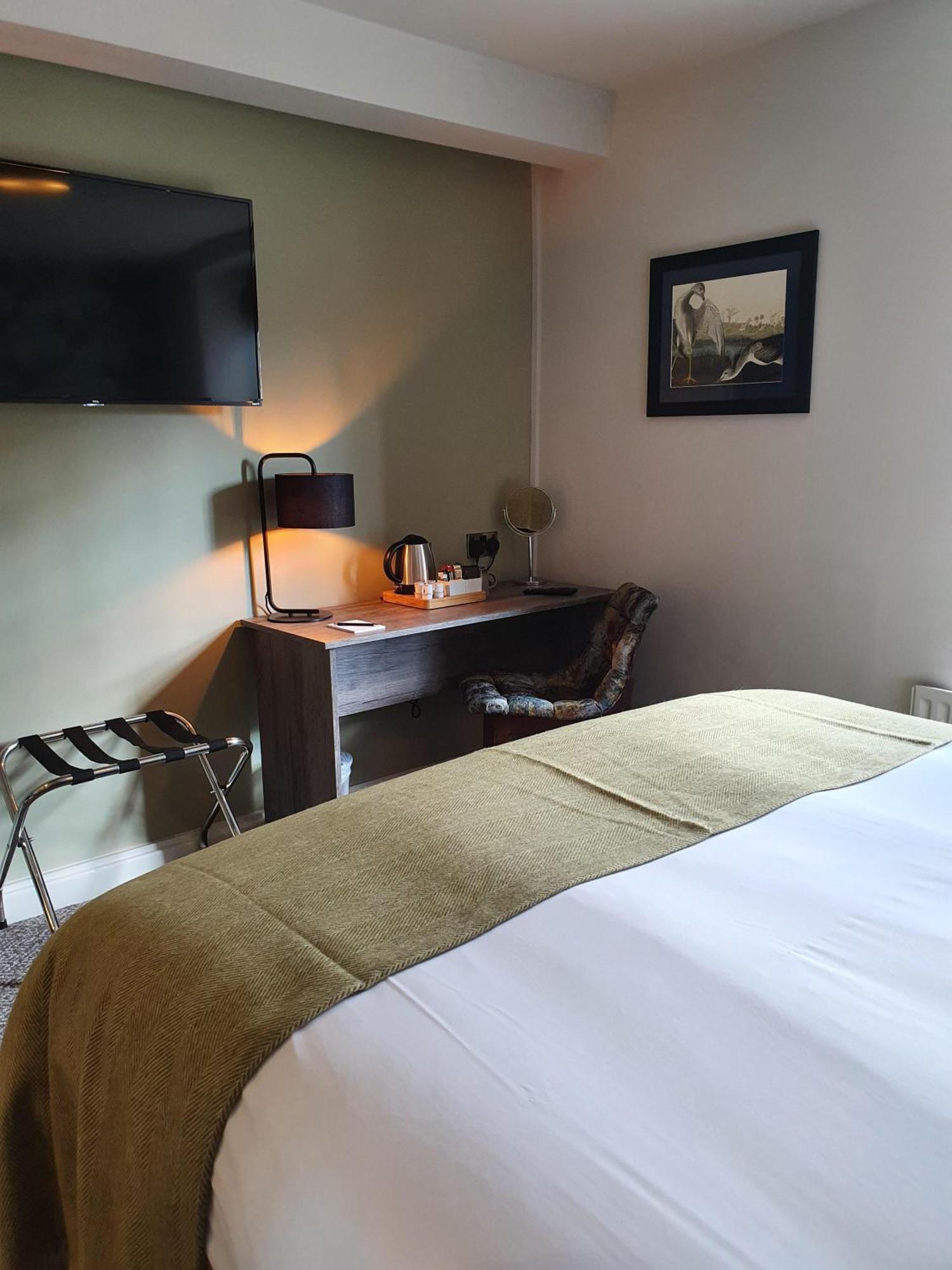 Отель The Coach And Horses Хексем Номер фото