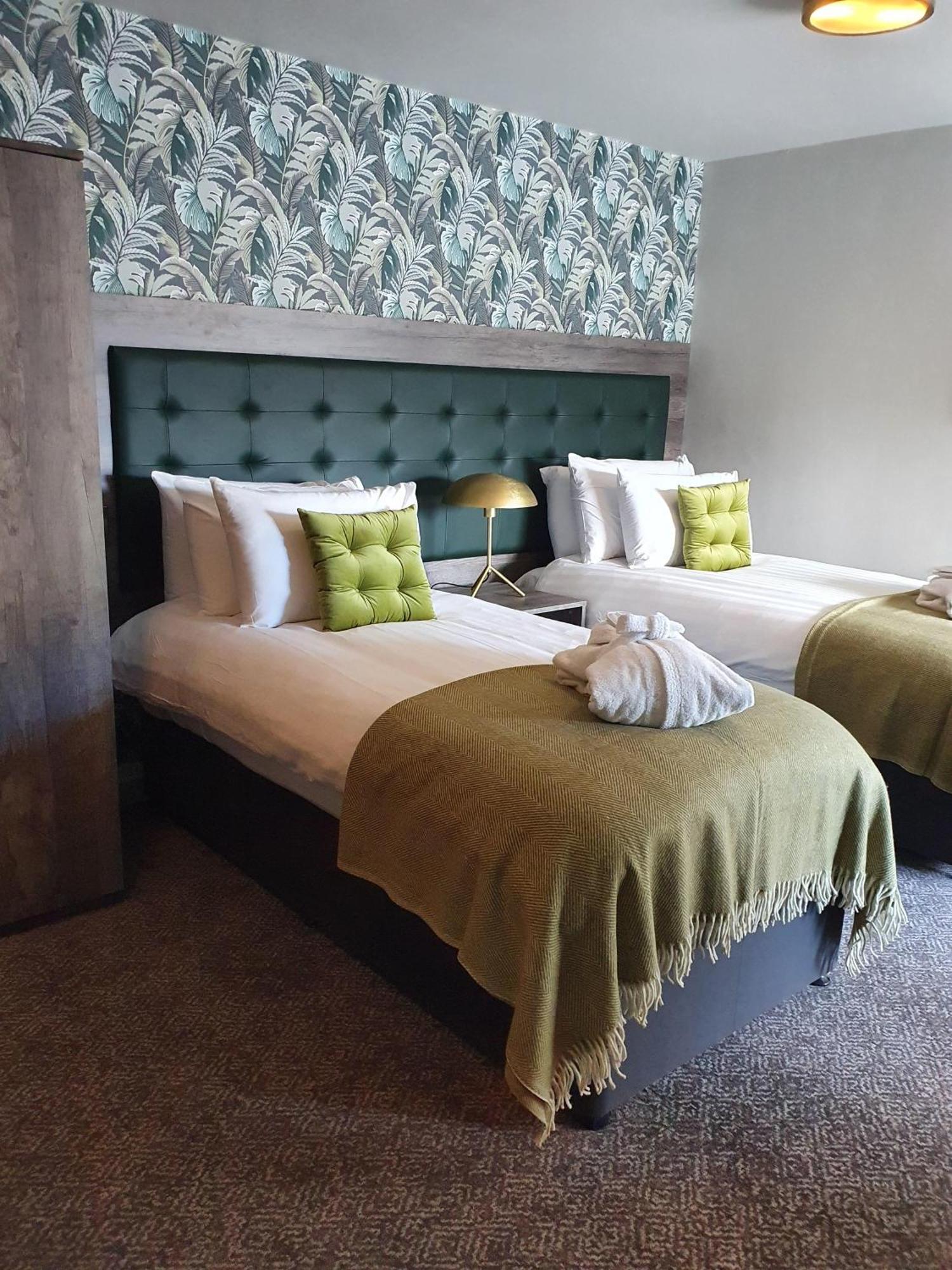 Отель The Coach And Horses Хексем Номер фото