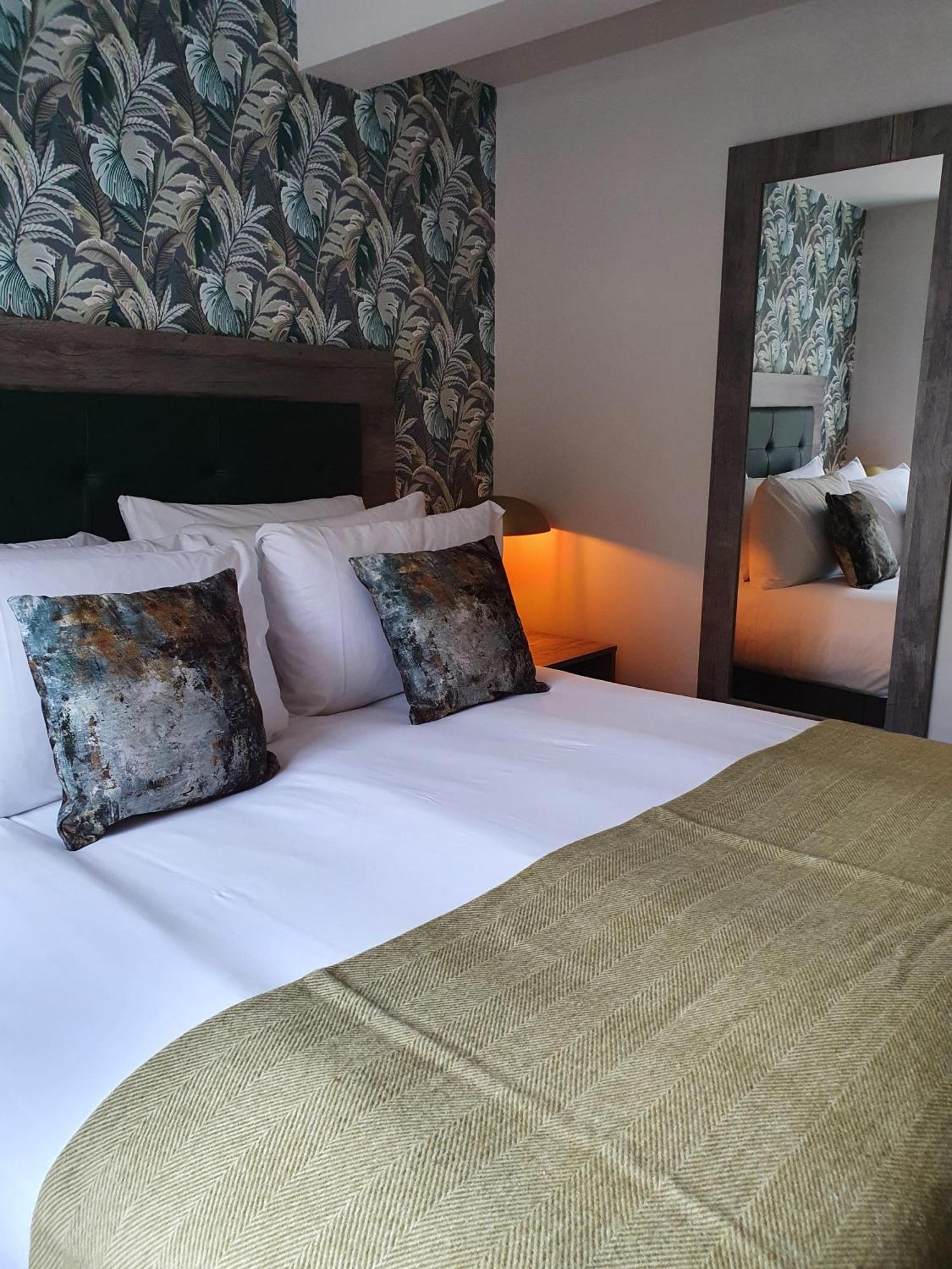 Отель The Coach And Horses Хексем Номер фото