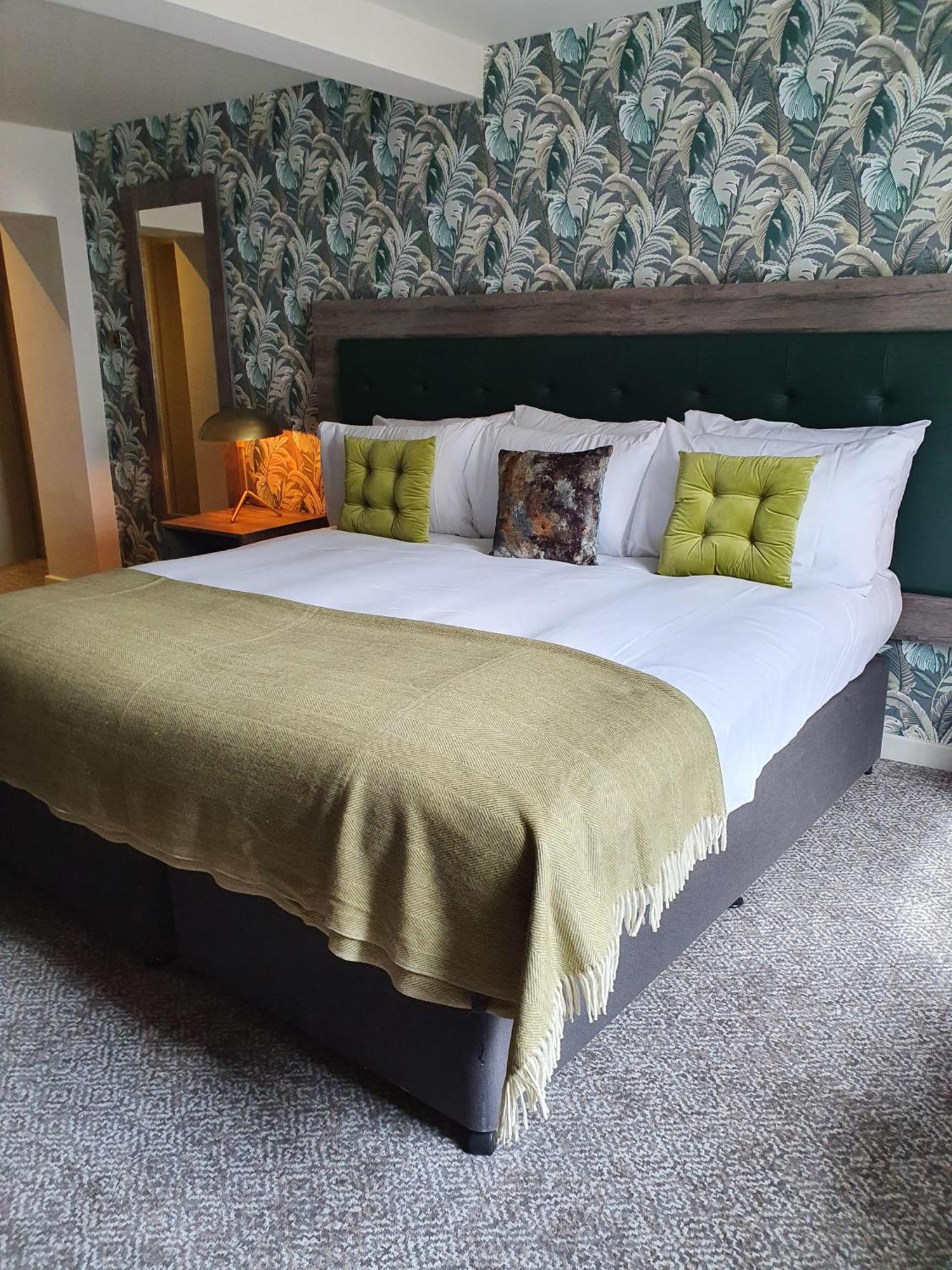 Отель The Coach And Horses Хексем Номер фото